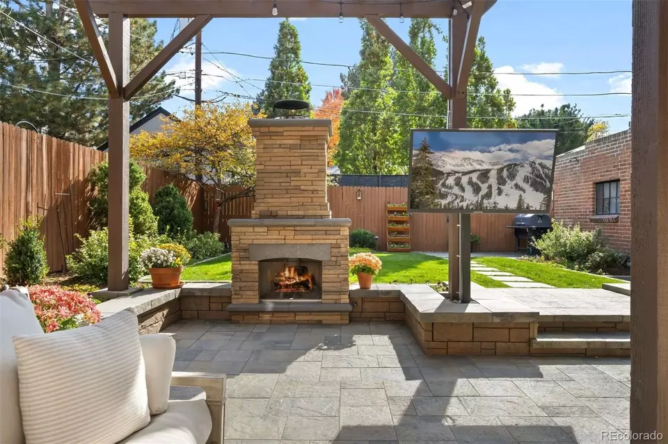 Exterior - 956 S Elizabeth St, Denver, CO 80209 photo 5 of 10
