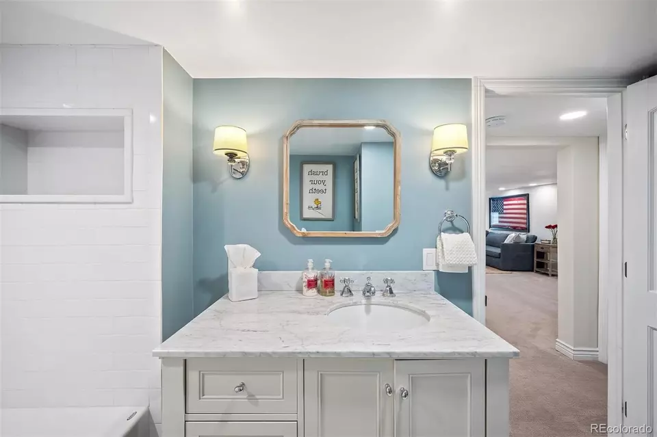 Bath - 956 S Elizabeth St, Denver, CO 80209 photo 8 of 8