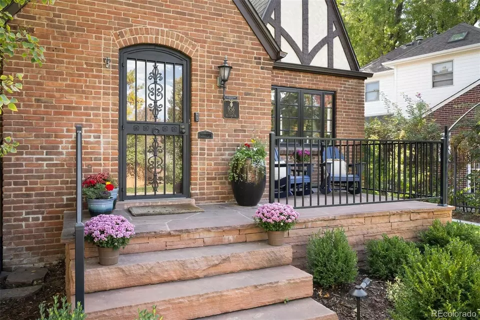 Exterior - 956 S Elizabeth St, Denver, CO 80209 photo 3 of 10