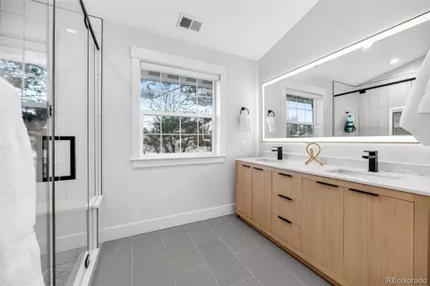 Bath - 2707 E Jamison Ave, Centennial, CO 80122 photo 2 of 6