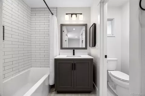 Bath - 2707 E Jamison Ave, Centennial, CO 80122 photo 4 of 6