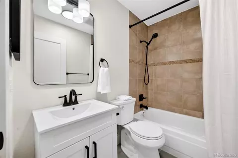 Bath - 2707 E Jamison Ave, Centennial, CO 80122 photo 5 of 6