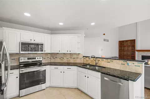 Kitchen - 19270 E Progress Ave, Centennial, CO 80015 photo 2 of 3