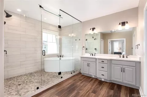 Bath - 27643 Euclid Dr, Aurora, CO 80016 photo 4 of 7