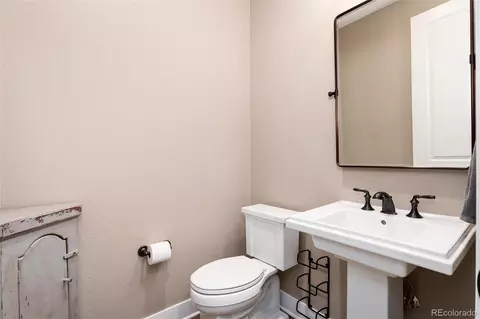 Bath - 27643 Euclid Dr, Aurora, CO 80016 photo 1 of 7