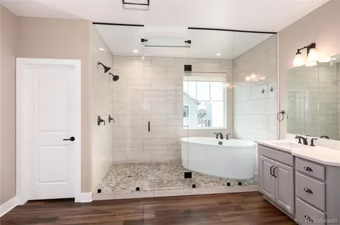 Bath - 27643 Euclid Dr, Aurora, CO 80016 photo 5 of 7