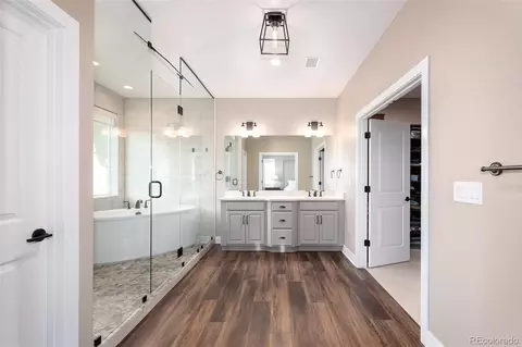 Bath - 27643 Euclid Dr, Aurora, CO 80016 photo 3 of 7