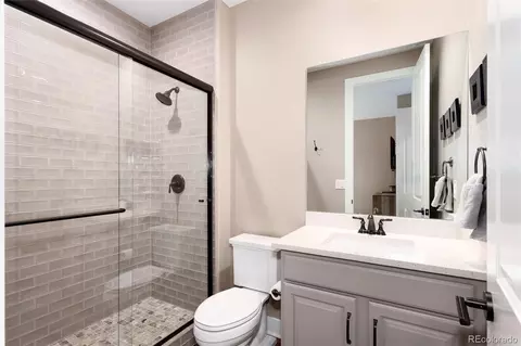 Bath - 27643 Euclid Dr, Aurora, CO 80016 photo 2 of 7