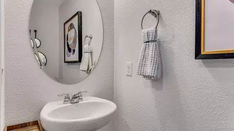 Bath - 28331 E 4th Pl, Watkins, CO 80137 photo 1 of 4