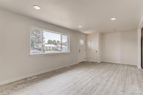 16827 E 7th Pl, Aurora, CO 80011 photo 4