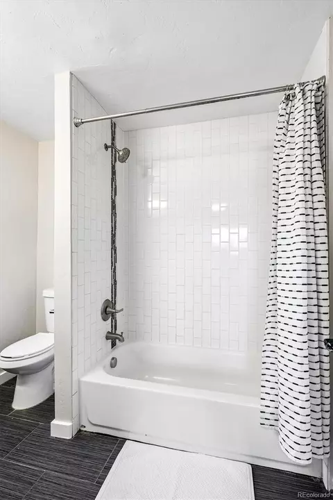 Bath - 2027 E 25th Ave, Denver, CO 80205 photo 3 of 6