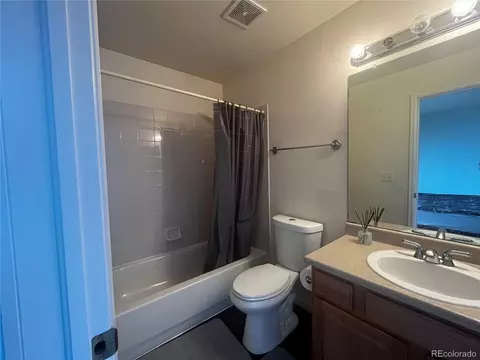 Bath - 16901 E Warren Pl #B, Aurora, CO 80013 photo 3 of 3
