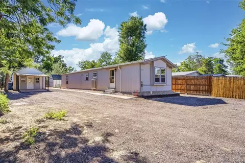 422 Willow Dr, Lochbuie, CO 80603