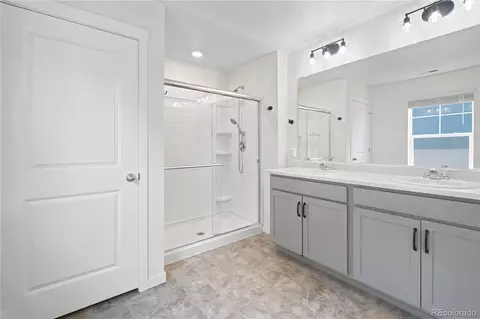 Bath - 211 Fox St, Bennett, CO 80102 photo 1 of 1