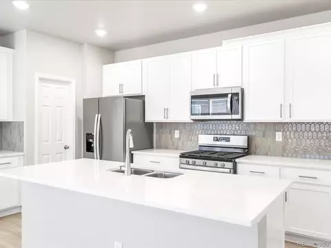 22495 E 7th Pl, Aurora, CO 80018 photo 3
