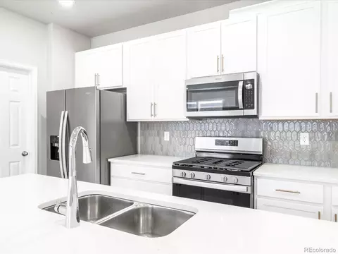 22495 E 7th Pl, Aurora, CO 80018 photo 4