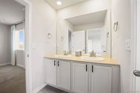 Bath - 27786 E Alder Dr, Aurora, CO 80016 photo 3 of 4