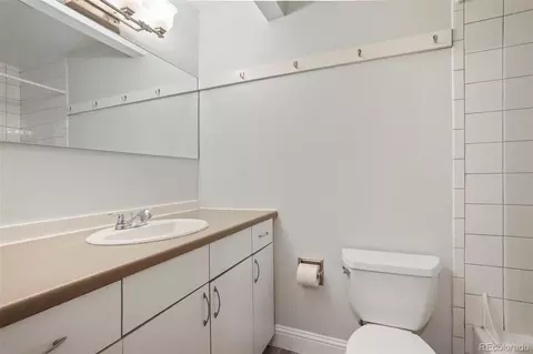 Bath - 2707 Valmont Rd #211B, Boulder, CO 80304 photo 1 of 2