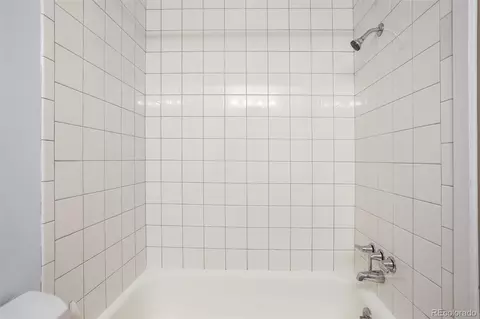Bath - 2707 Valmont Rd #211B, Boulder, CO 80304 photo 2 of 2
