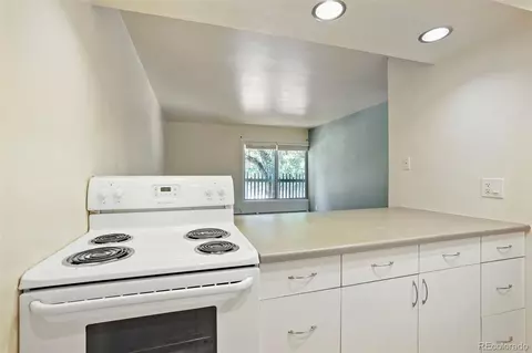 Kitchen - 2707 Valmont Rd #211B, Boulder, CO 80304 photo 2 of 5
