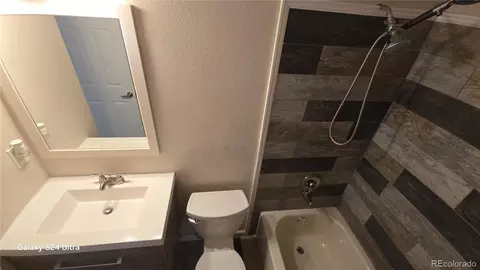 Bath - 3280 S Biscay Way, Aurora, CO 80013 photo 5 of 6