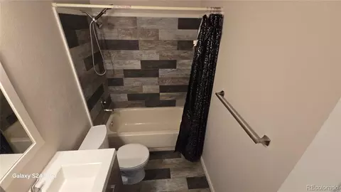 Bath - 3280 S Biscay Way, Aurora, CO 80013 photo 4 of 6