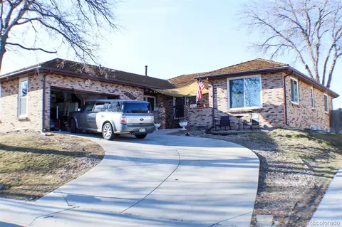 271 S Salem Ct, Aurora, CO 80012