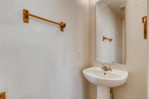 19879 E 47th Dr, Denver, CO 80249 photo 5