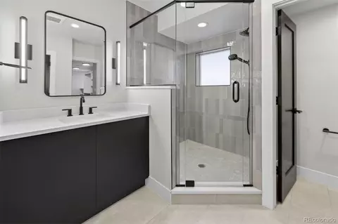 Bath - 826 N Cherry St #2, Denver, CO 80220 photo 3 of 6