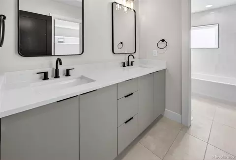 Bath - 826 N Cherry St #2, Denver, CO 80220 photo 4 of 6