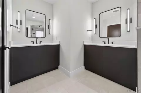 Bath - 826 N Cherry St #2, Denver, CO 80220 photo 2 of 6