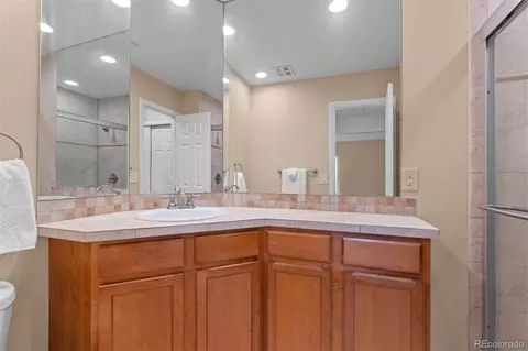Bath - 12662 E Bates Cir, Aurora, CO 80014 photo 2 of 4