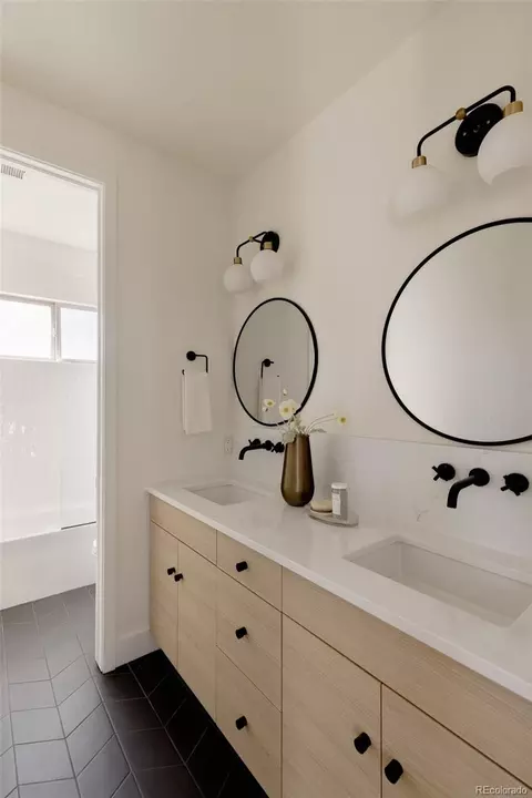 Bath - 9041 E 29th Ave, Denver, CO 80238 photo 4 of 7