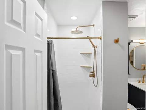 Bath - 807 E 14th Ave #2, Denver, CO 80218 photo 3 of 6