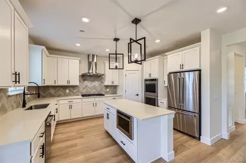Kitchen - 42992 Colonial Trl, Elizabeth, CO 80107 photo 2 of 3