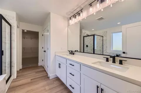 Bath - 42992 Colonial Trl, Elizabeth, CO 80107 photo 1 of 4