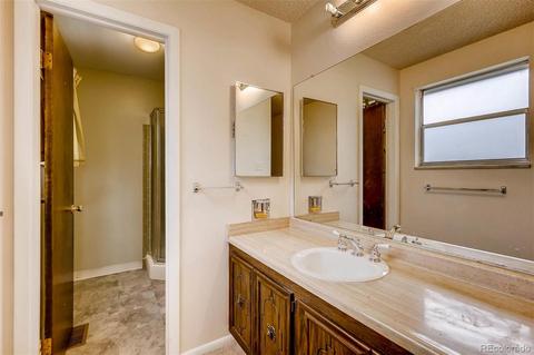 13045 Elgin Dr, Denver, CO 80239 photo 6