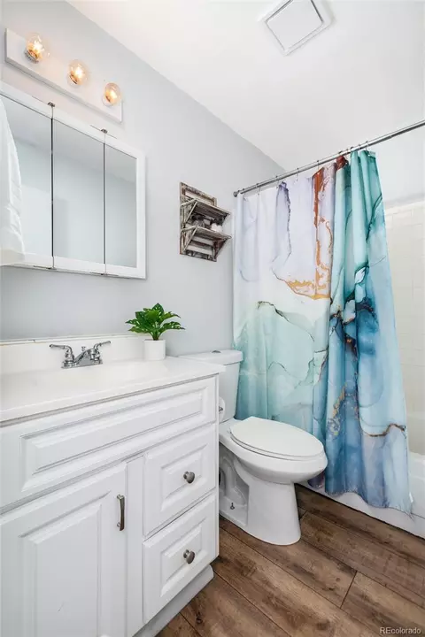 Bath - 8787 Dover Cir, Arvada, CO 80005 photo 1 of 2