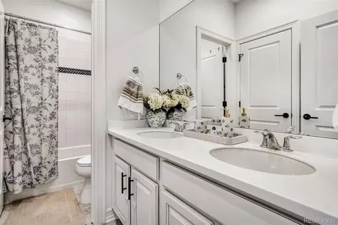 Bath - 27841 E Lakeview Dr, Aurora, CO 80016 photo 6 of 10
