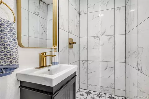 Bath - 27841 E Lakeview Dr, Aurora, CO 80016 photo 9 of 10