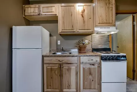 Kitchen - 254 Hillside Dr, Silverthorne, CO 80498 photo 6 of 7