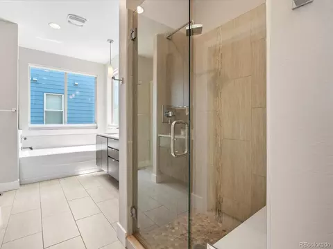 Bath - 8431 E 33rd Ave, Denver, CO 80238 photo 3 of 7