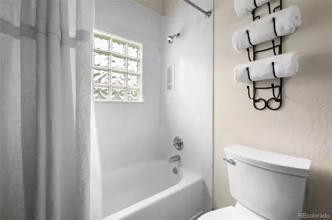 Bath - 310 Wendelyn Way, Boulder, CO 80302 photo 3 of 5