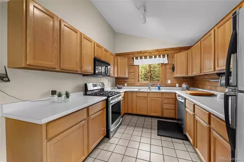 Kitchen - 310 Wendelyn Way, Boulder, CO 80302 photo 2 of 5