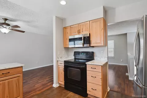 Kitchen - 7400 Easter Ln, Centennial, CO 80112 photo 6 of 8