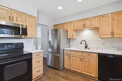 Kitchen - 7400 Easter Ln, Centennial, CO 80112 photo 4 of 8