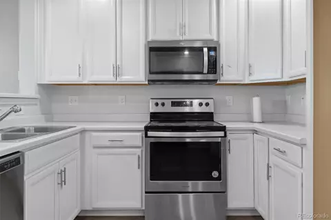 Kitchen - 4931 Central Park Blvd, Denver, CO 80238 photo 3 of 4