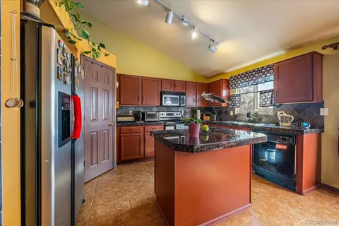 Kitchen - 22894 E Progress Ave, Aurora, CO 80015 photo 2 of 4