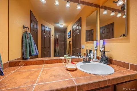 Bath - 22894 E Progress Ave, Aurora, CO 80015 photo 1 of 3