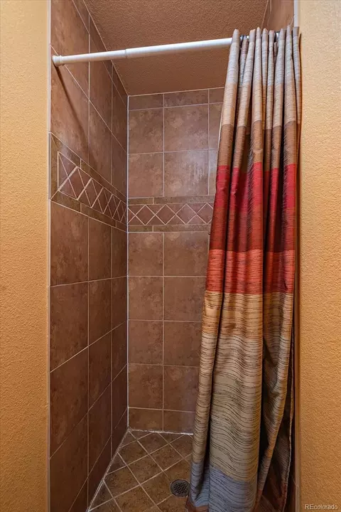 Bath - 22894 E Progress Ave, Aurora, CO 80015 photo 2 of 3